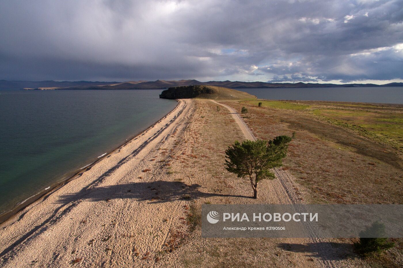 Акция по уборке берега и акватории озера Байкал от мусора