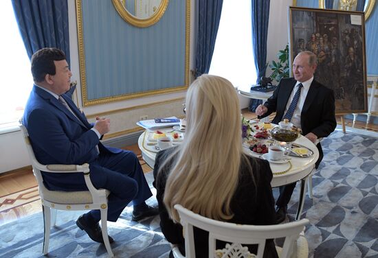 Президент РФ В. Путин поздравил И. Кобзона с днем рождения