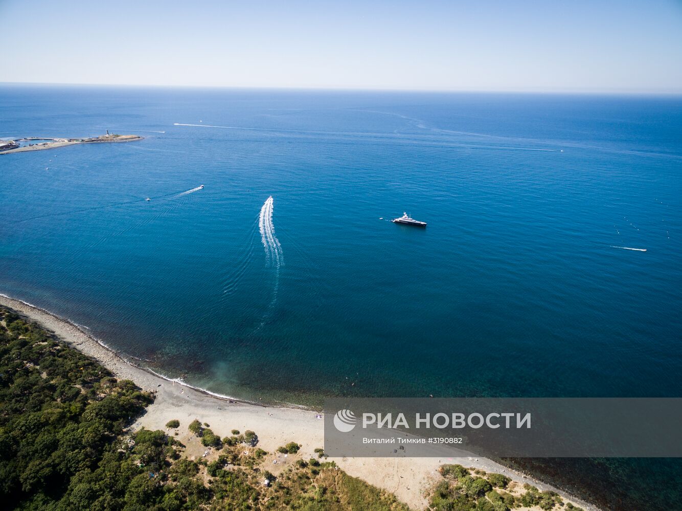 Побережье Черного моря в районе заповедника Утриш в Краснодарском крае