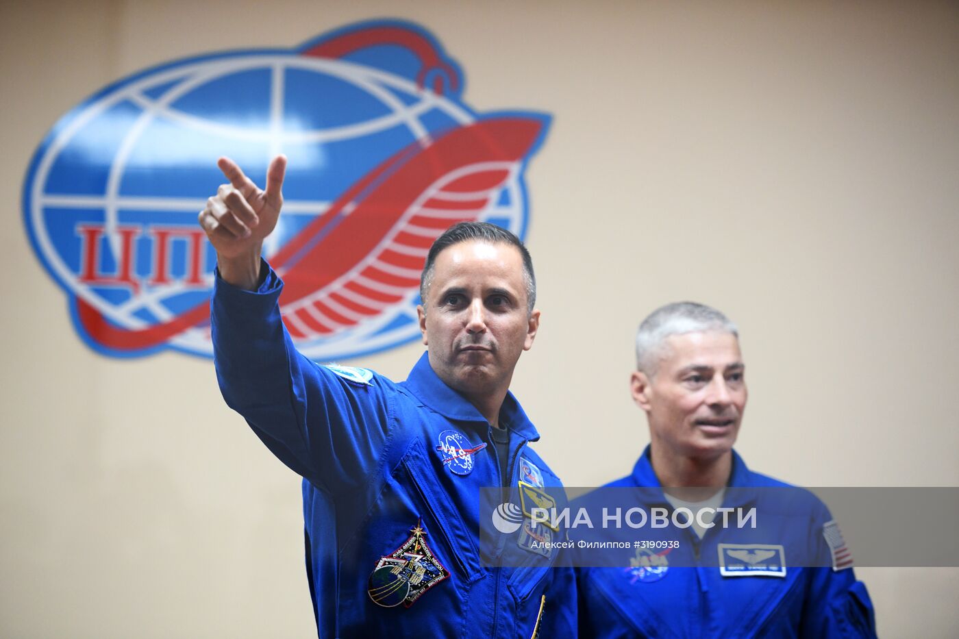 Предстартовая пресс-конференция с участием экипажа МКС-53/54