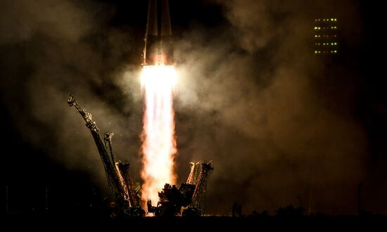 Пуск ракеты-носителя "Союз-ФГ" с пилотируемым кораблем "Союз МС-06"