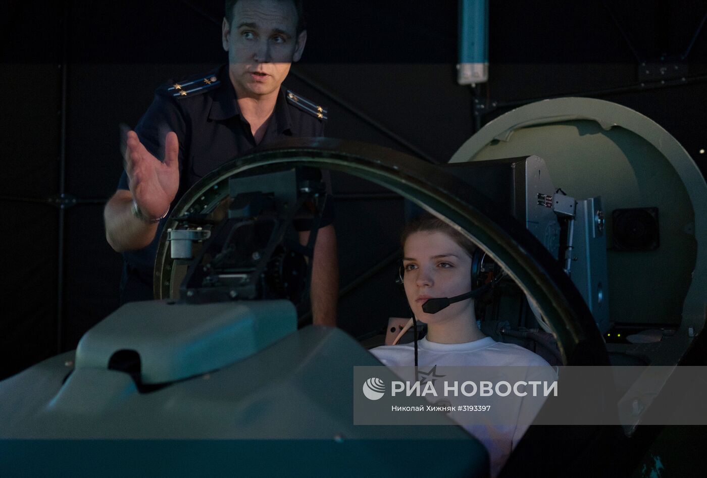 Вступительные испытания девушек при приеме в Краснодарское авиационное училище