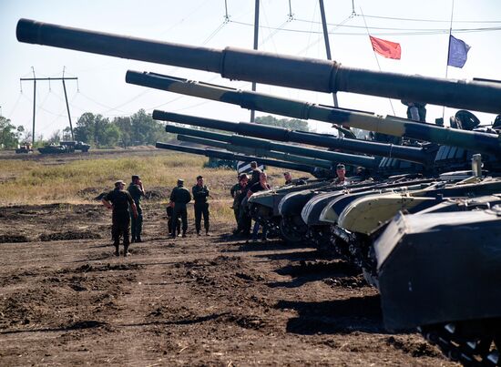 Соревнования по танковому биатлону между экипажами ДНР и ЛНР