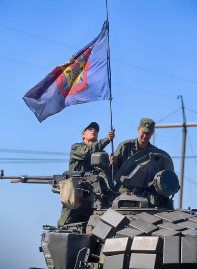 Соревнования по танковому биатлону между экипажами ДНР и ЛНР