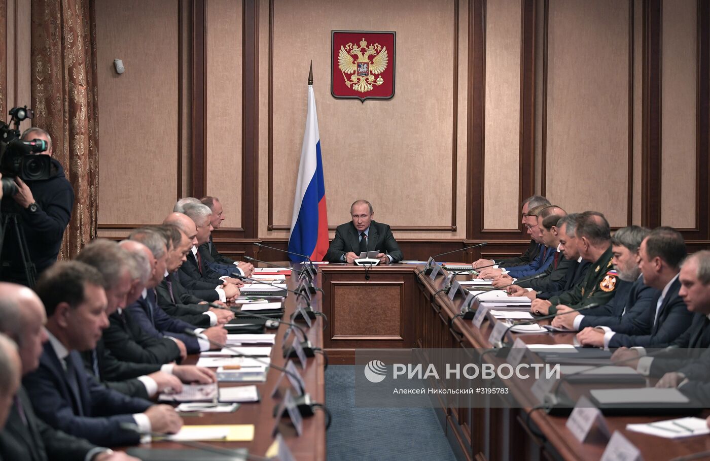 Президент РФ В. Путин посетил концерн ВКО "Алмаз–Антей"