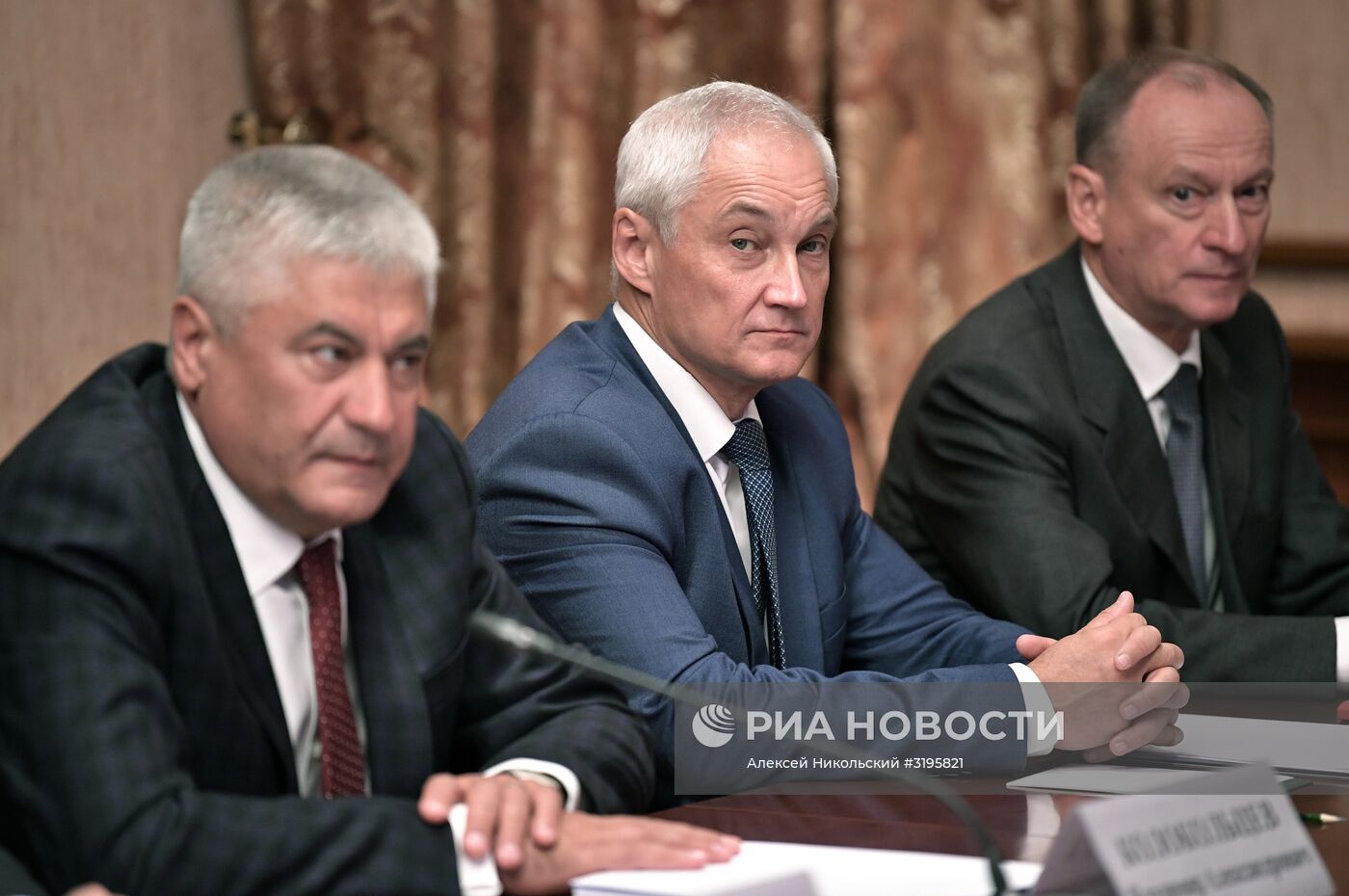 Президент РФ В. Путин посетил концерн ВКО "Алмаз–Антей"