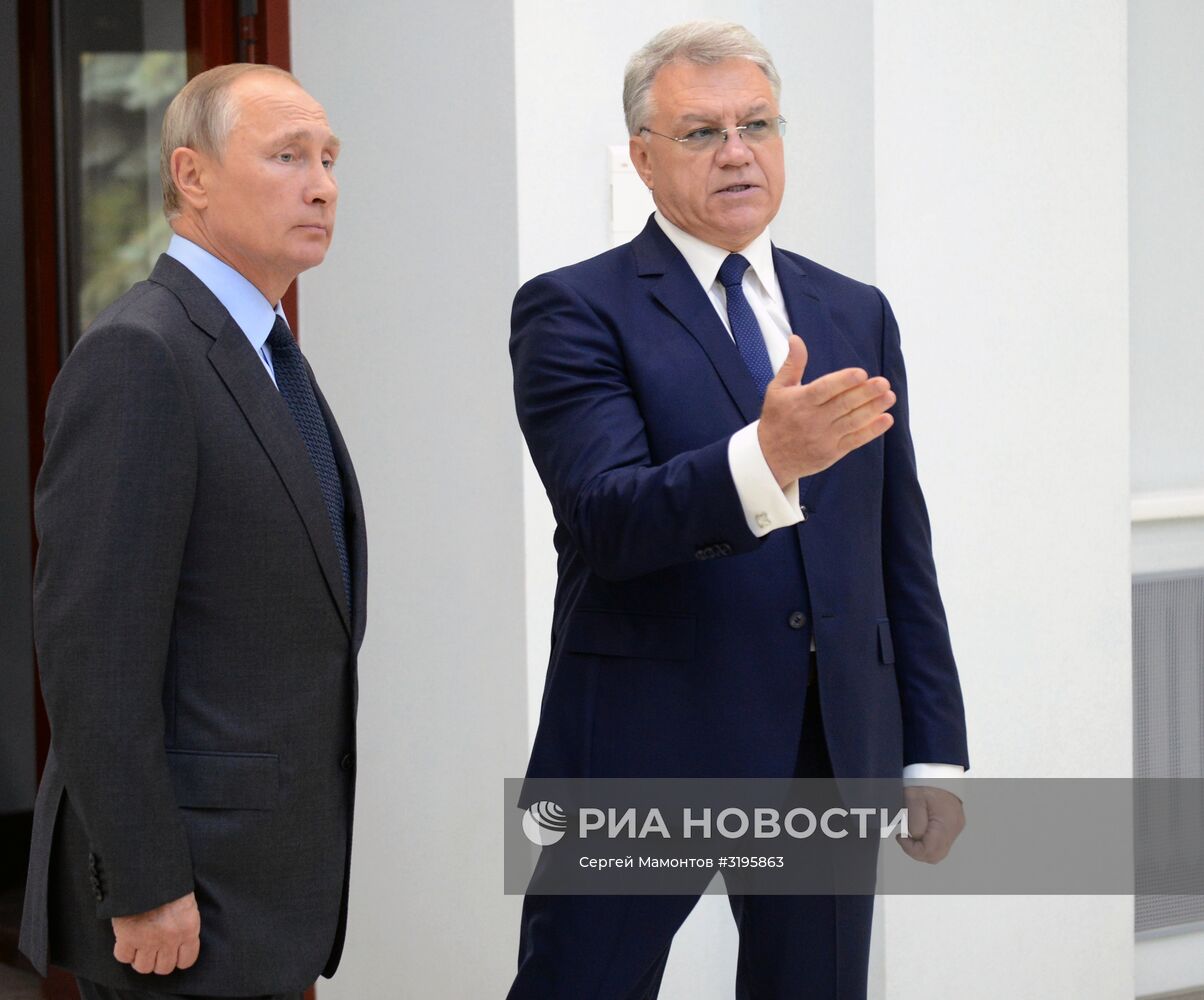 Президент РФ В. Путин посетил концерн ВКО "Алмаз–Антей"