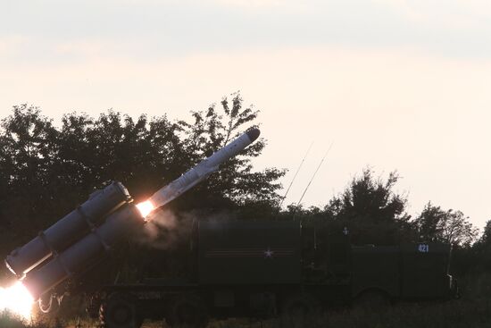 Пуск противокорабельной ракеты БРК "Бал" в рамках учений "Запад-2017"