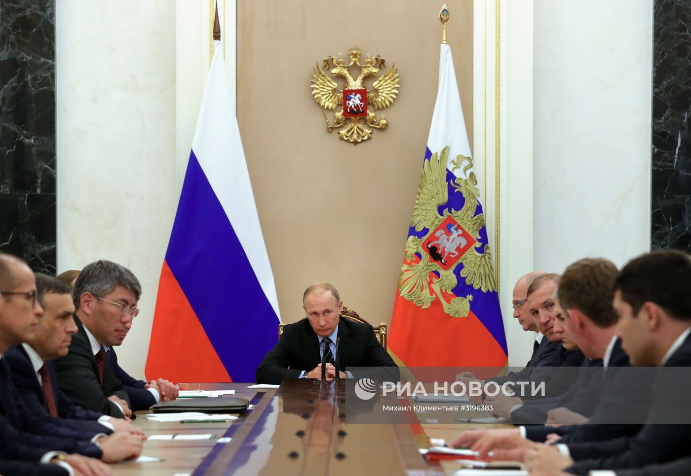 Встреча президента РФ В. Путина с избранными главами регионов РФ