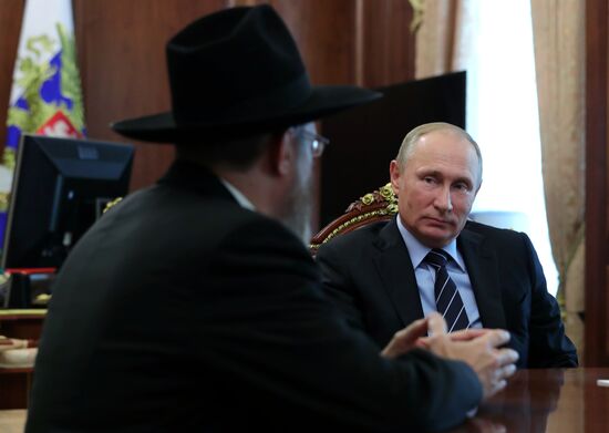 Президент РФ В. Путин встретился с главным раввином России Б. Лазаром и главой Федерации еврейских общин А. Бородой