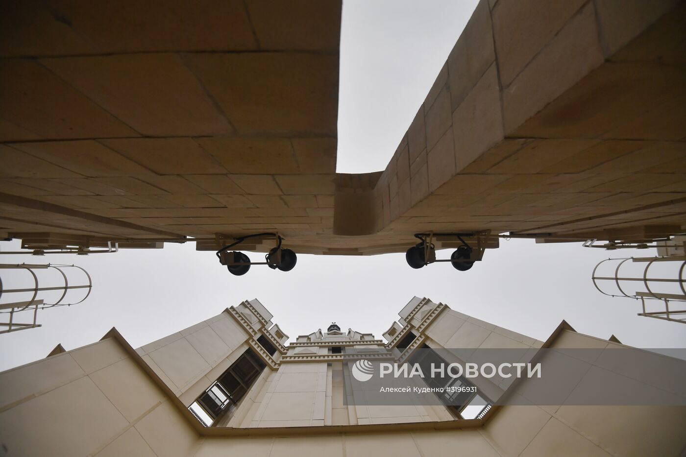 Завершение реконструкции шпиля здания МИД РФ
