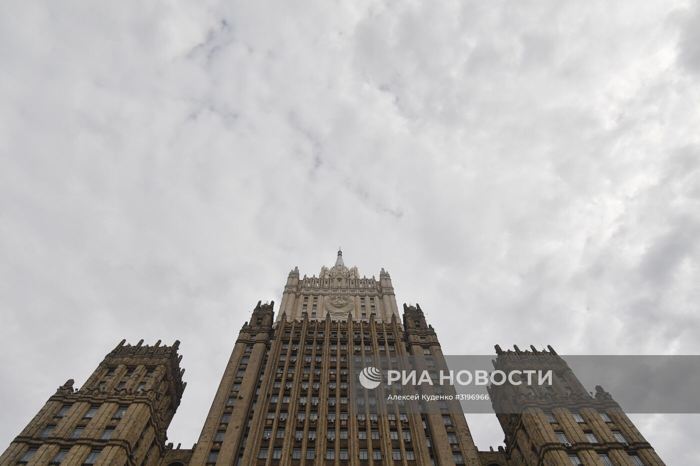 Завершение реконструкции шпиля здания МИД РФ