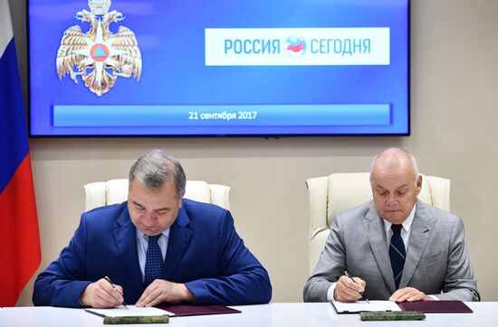 МИА "Россия сегодня" и МЧС России подписали соглашение о сотрудничестве