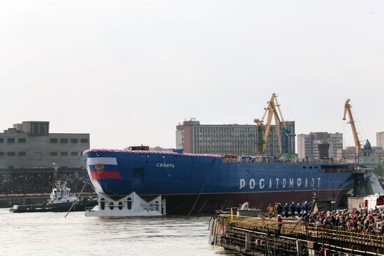 Спуск на воду атомного ледокола "Сибирь" в Санкт-Петербурге