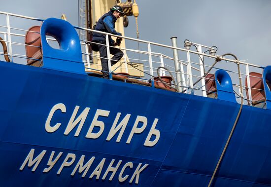 Спуск на воду атомного ледокола "Сибирь" в Санкт-Петербурге