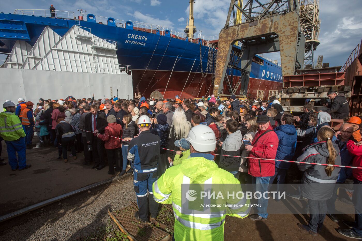 Спуск на воду атомного ледокола "Сибирь" в Санкт-Петербурге