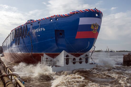 Спуск на воду атомного ледокола "Сибирь" в Санкт-Петербурге