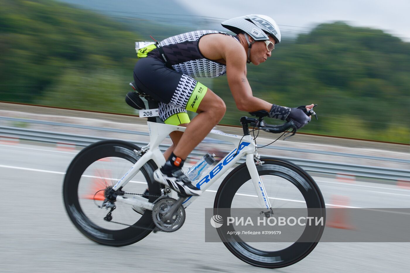 Велозаезд в рамках соревнований по триатлону "IRONSTAR OLYMPIC TRIATHLON SOCHI 2017"