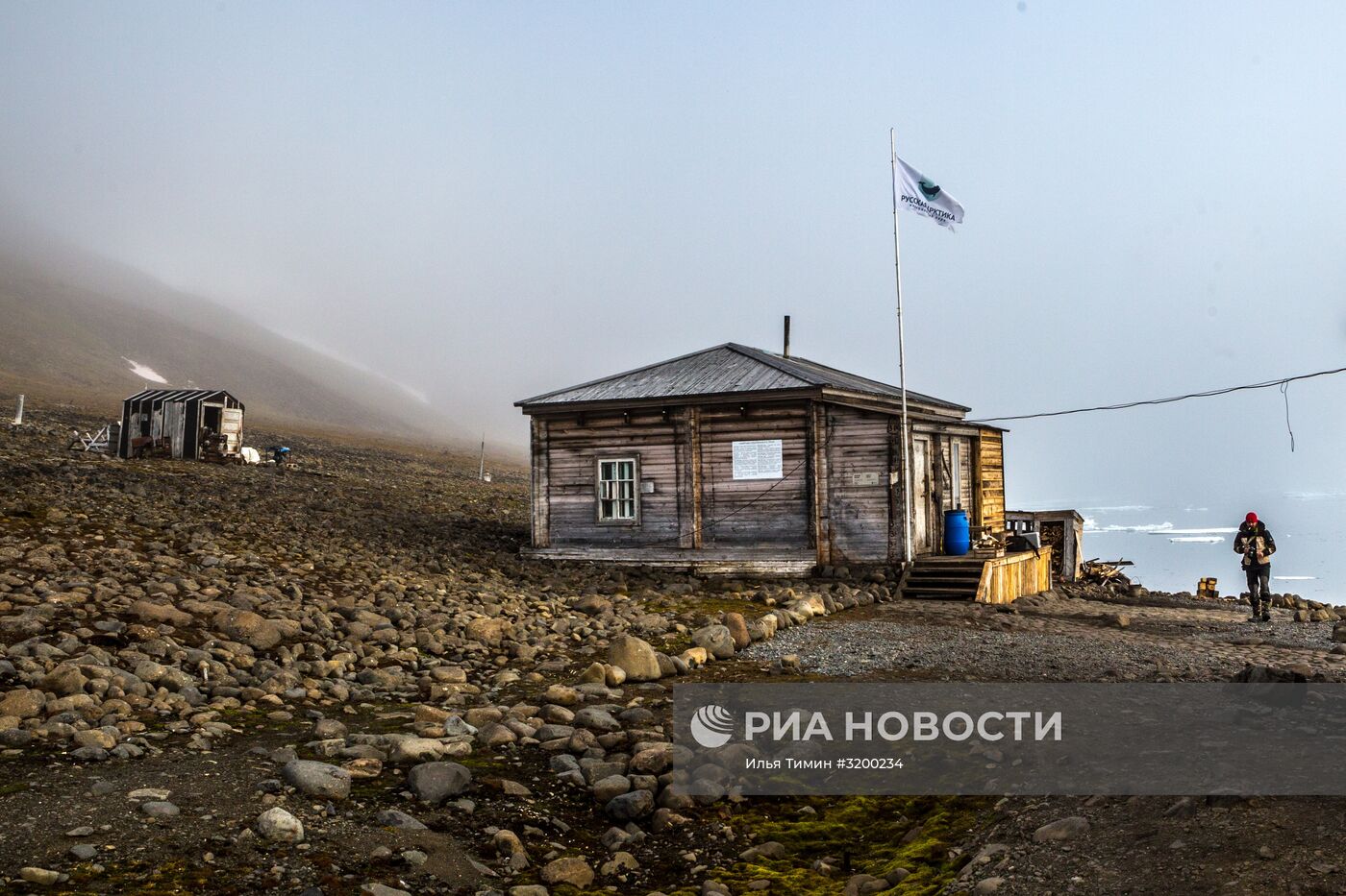Полярная станция "Бухта Тихая" на острове Гукера архипелага Земля Франца-Иосифа