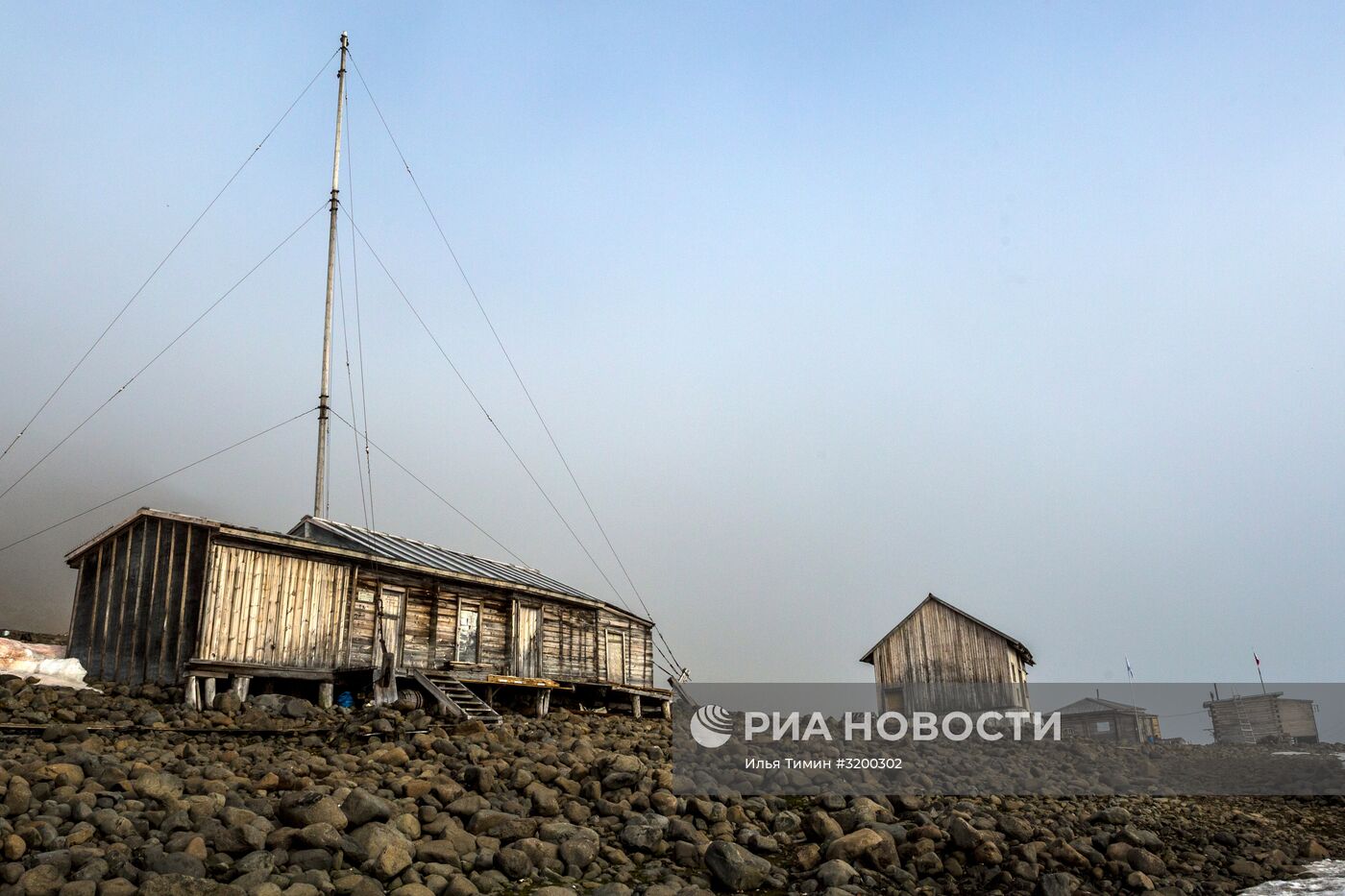 Полярная станция "Бухта Тихая" на острове Гукера архипелага Земля Франца-Иосифа