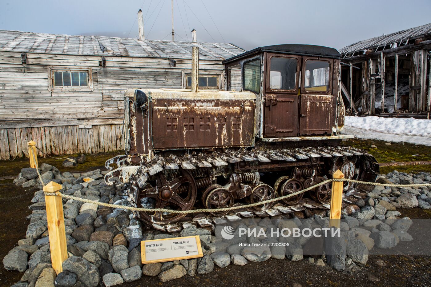 Полярная станция "Бухта Тихая" на острове Гукера архипелага Земля Франца-Иосифа