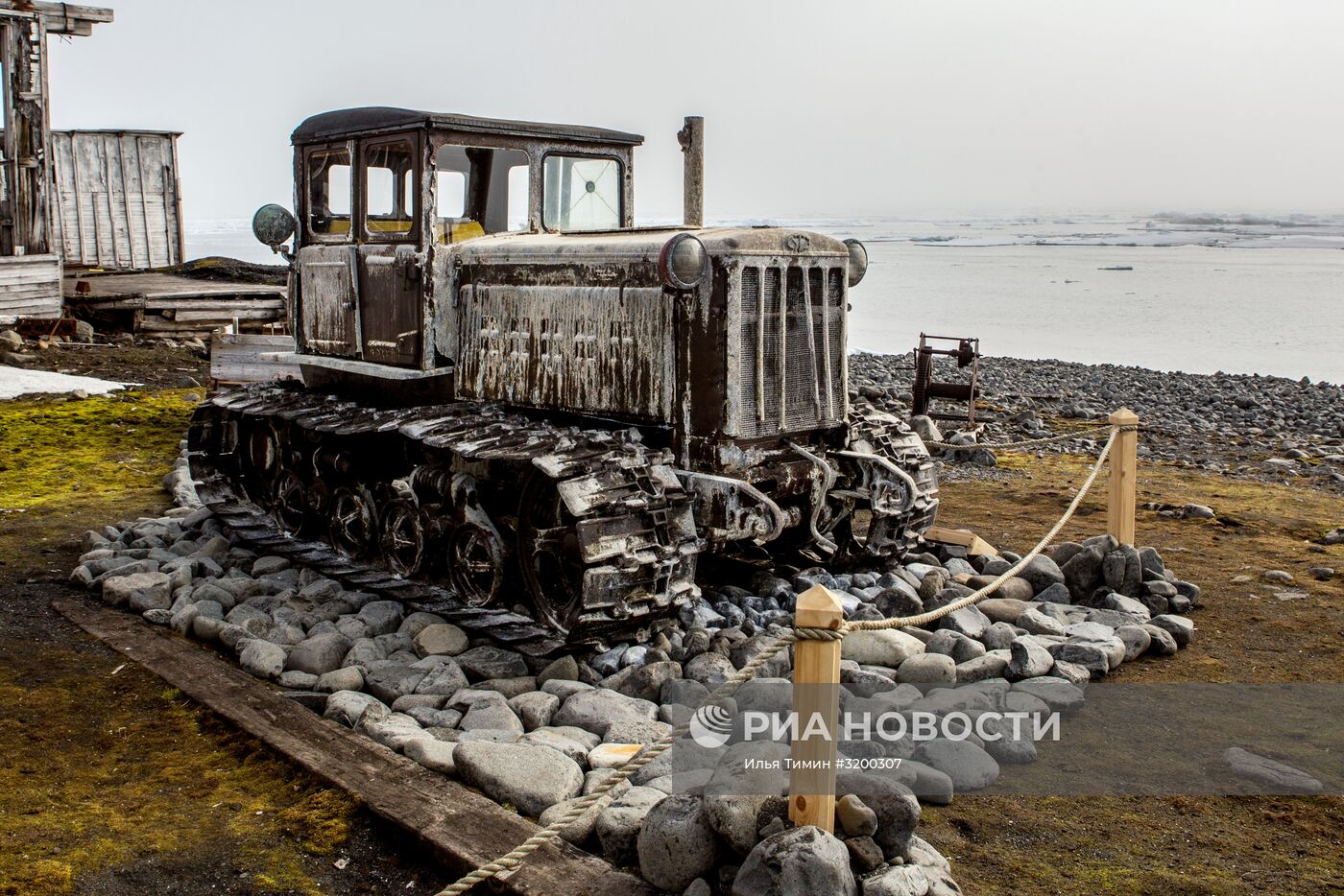 Полярная станция "Бухта Тихая" на острове Гукера архипелага Земля Франца-Иосифа