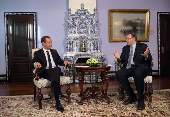 Встреча премьер-министра РФ Д. Медведева с генеральным директором концерна Total П. Пуйане