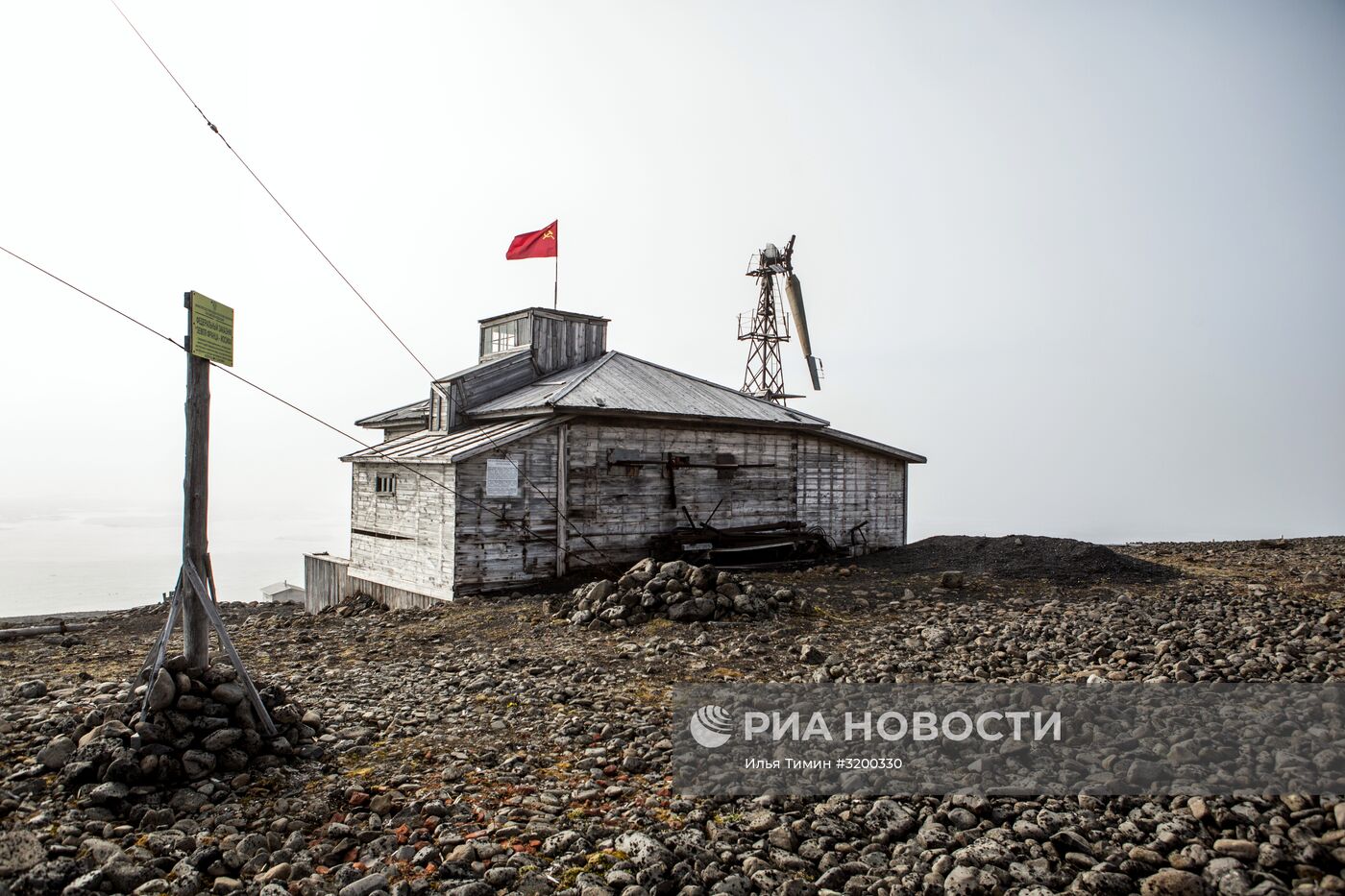 Полярная станция "Бухта Тихая" на острове Гукера архипелага Земля Франца-Иосифа