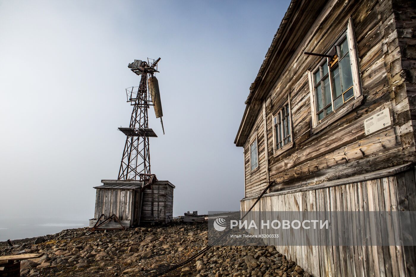 Полярная станция "Бухта Тихая" на острове Гукера архипелага Земля Франца-Иосифа