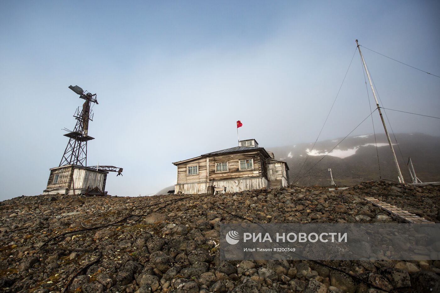 Полярная станция "Бухта Тихая" на острове Гукера архипелага Земля Франца-Иосифа