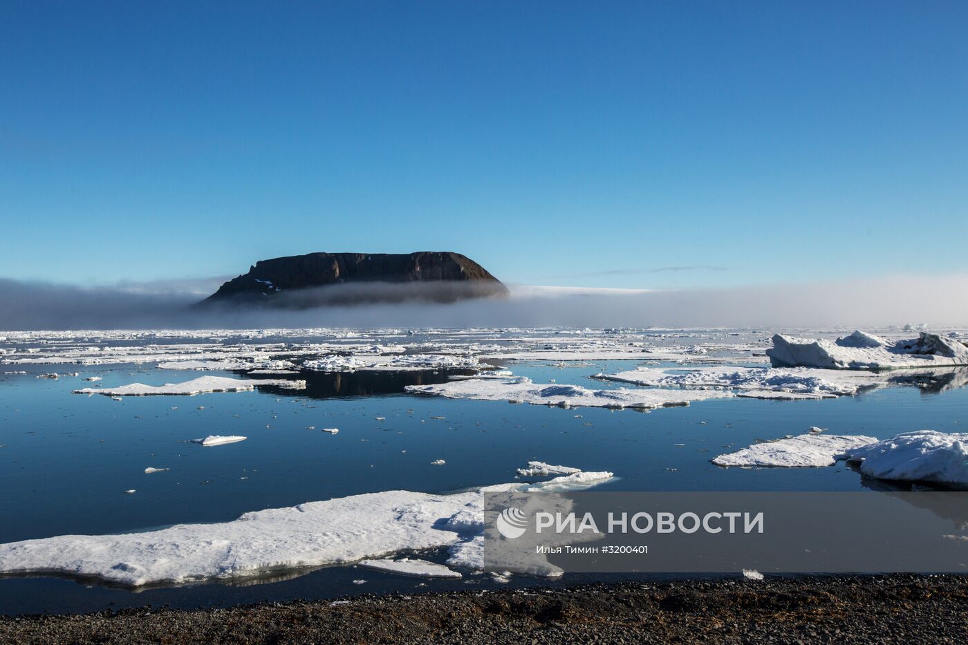 Полярная станция "Бухта Тихая" на острове Гукера архипелага Земля Франца-Иосифа