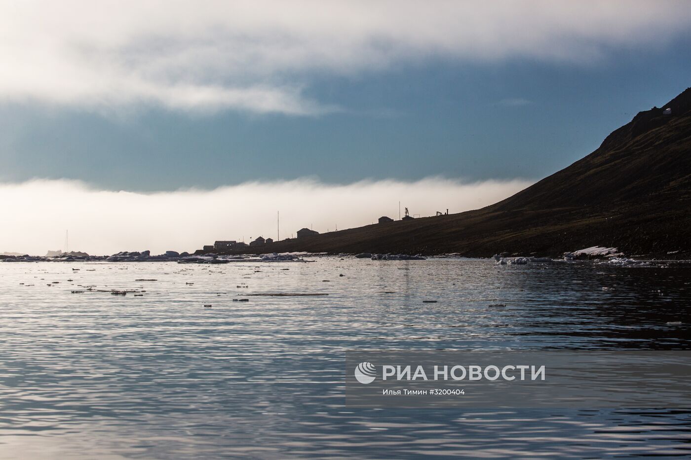 Полярная станция "Бухта Тихая" на острове Гукера архипелага Земля Франца-Иосифа