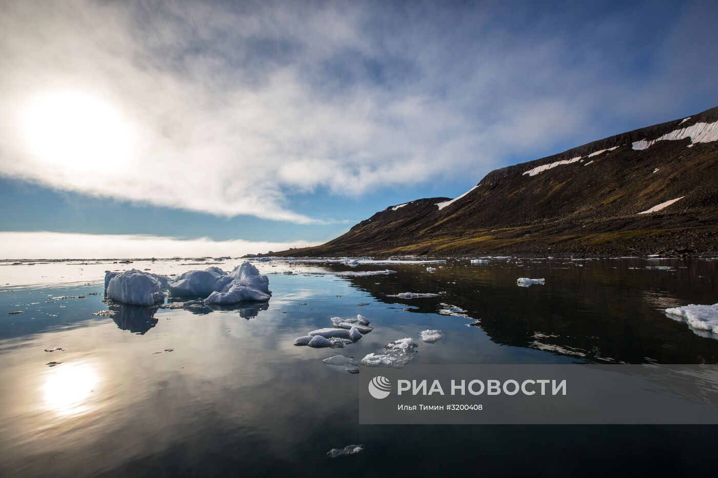 Полярная станция "Бухта Тихая" на острове Гукера архипелага Земля Франца-Иосифа