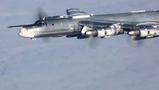 Нанесение авиаударов Ту-95МС крылатыми ракетами ХА-101 по объектам террористов в Сирии