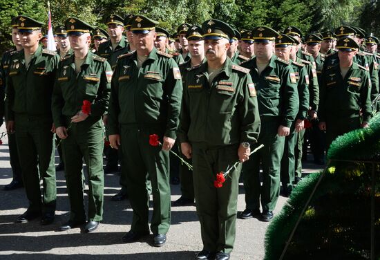 В Приморье почтили память погибшего в Сирии генерал-лейтенанта В. Асапова