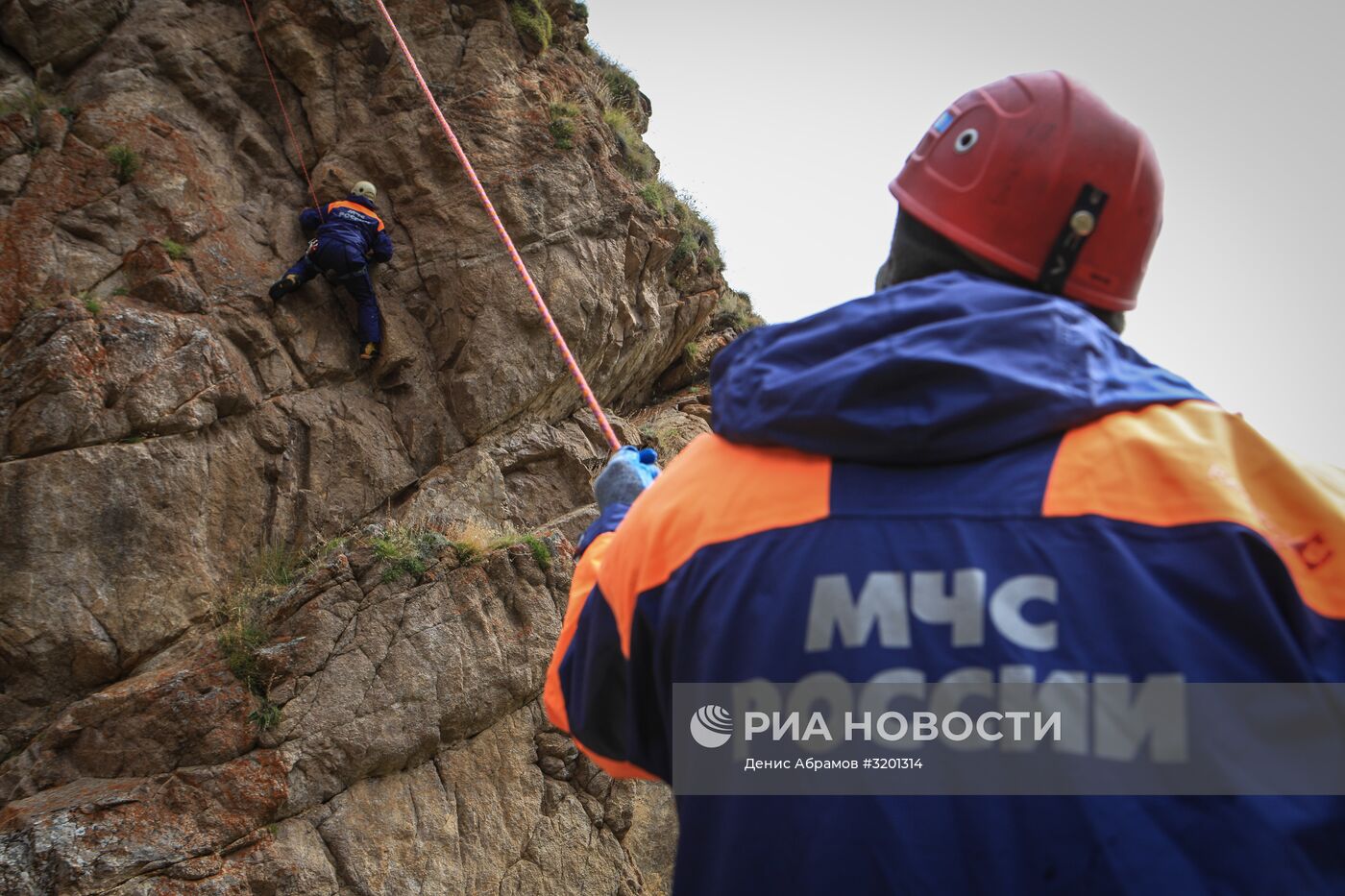 Работа высокогорного поисково-спасательного отряда МЧС России в горах Кабардино-Балкарии