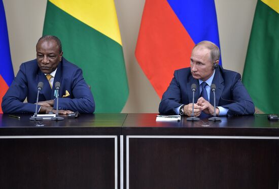 Президент РФ В. Путин встретился с президентом Гвинейской Республики А. Конде