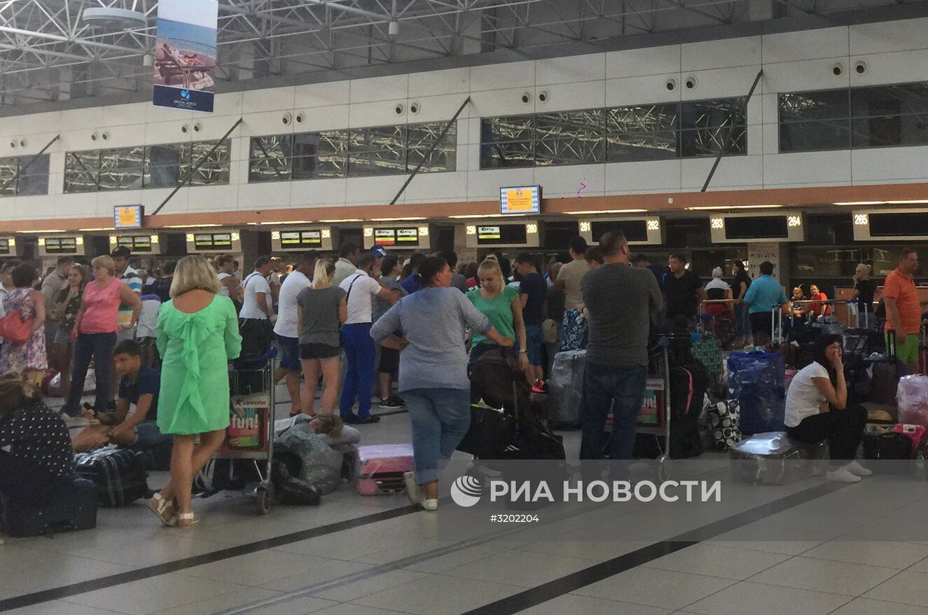 Пассажиры "ВИМ-Авиа" в аэропорту Анталии
