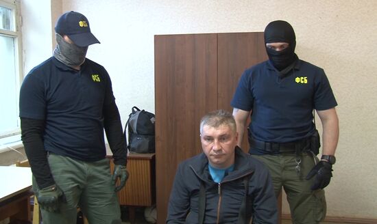 Задержание А. Сухоносовой и Д. Долгополова, обвиняемых в государственной измене