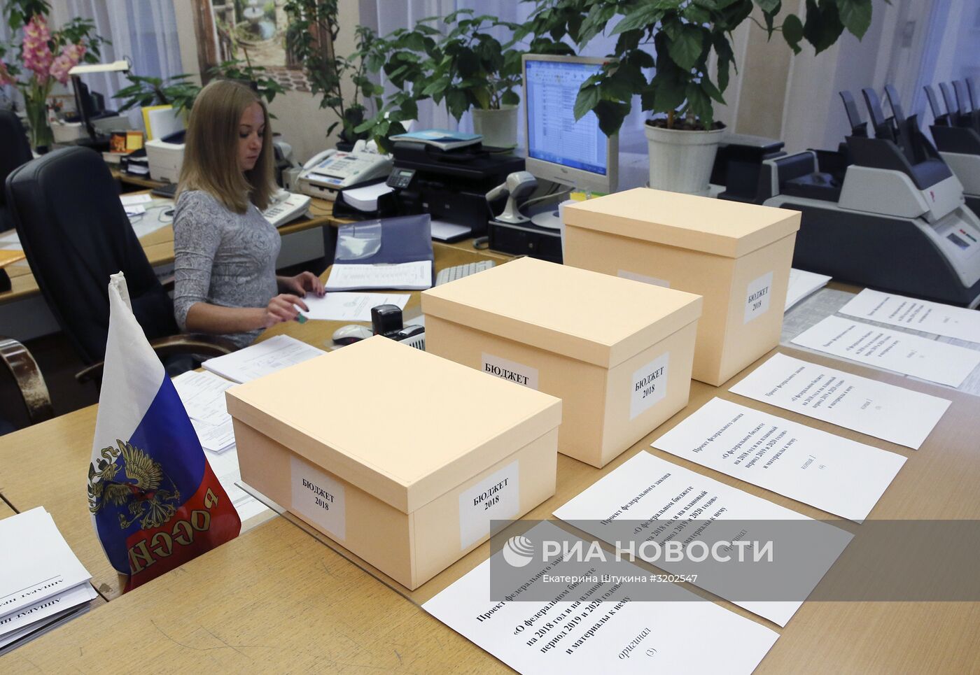 Правительство РФ внесло в Госдуму проект федерального бюджета на 2018-2020 гг.