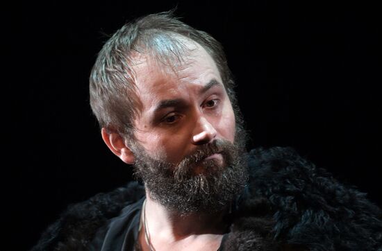 Предпремьерный показ спектакля "Идиот" в театре им. Моссовета