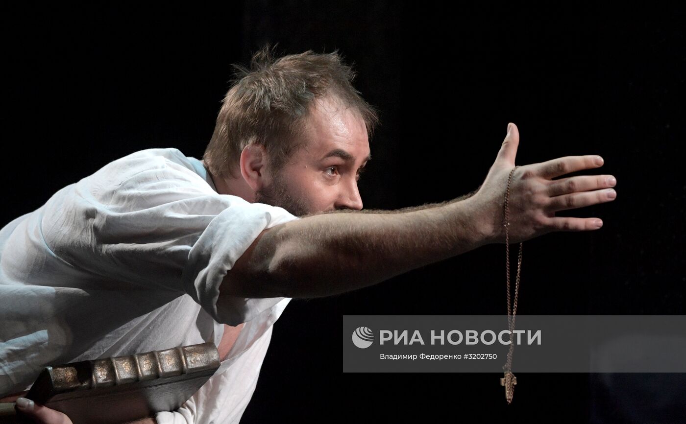 Предпремьерный показ спектакля "Идиот" в театре им. Моссовета