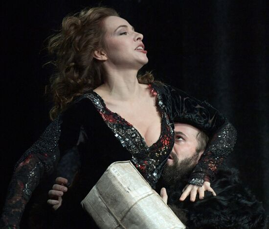 Предпремьерный показ спектакля "Идиот" в театре им. Моссовета