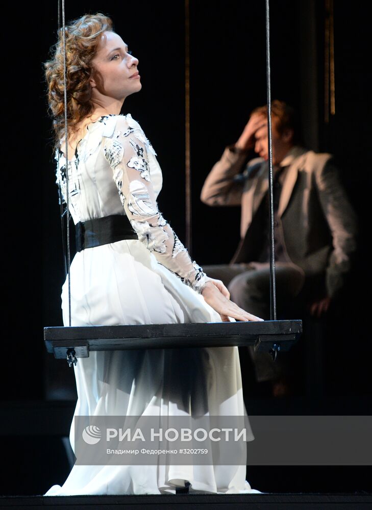 Предпремьерный показ спектакля "Идиот" в театре им. Моссовета