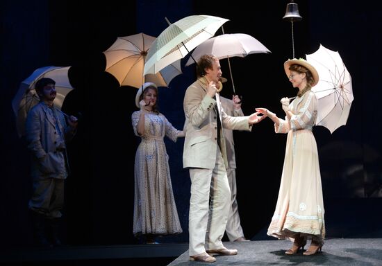 Предпремьерный показ спектакля "Идиот" в театре им. Моссовета