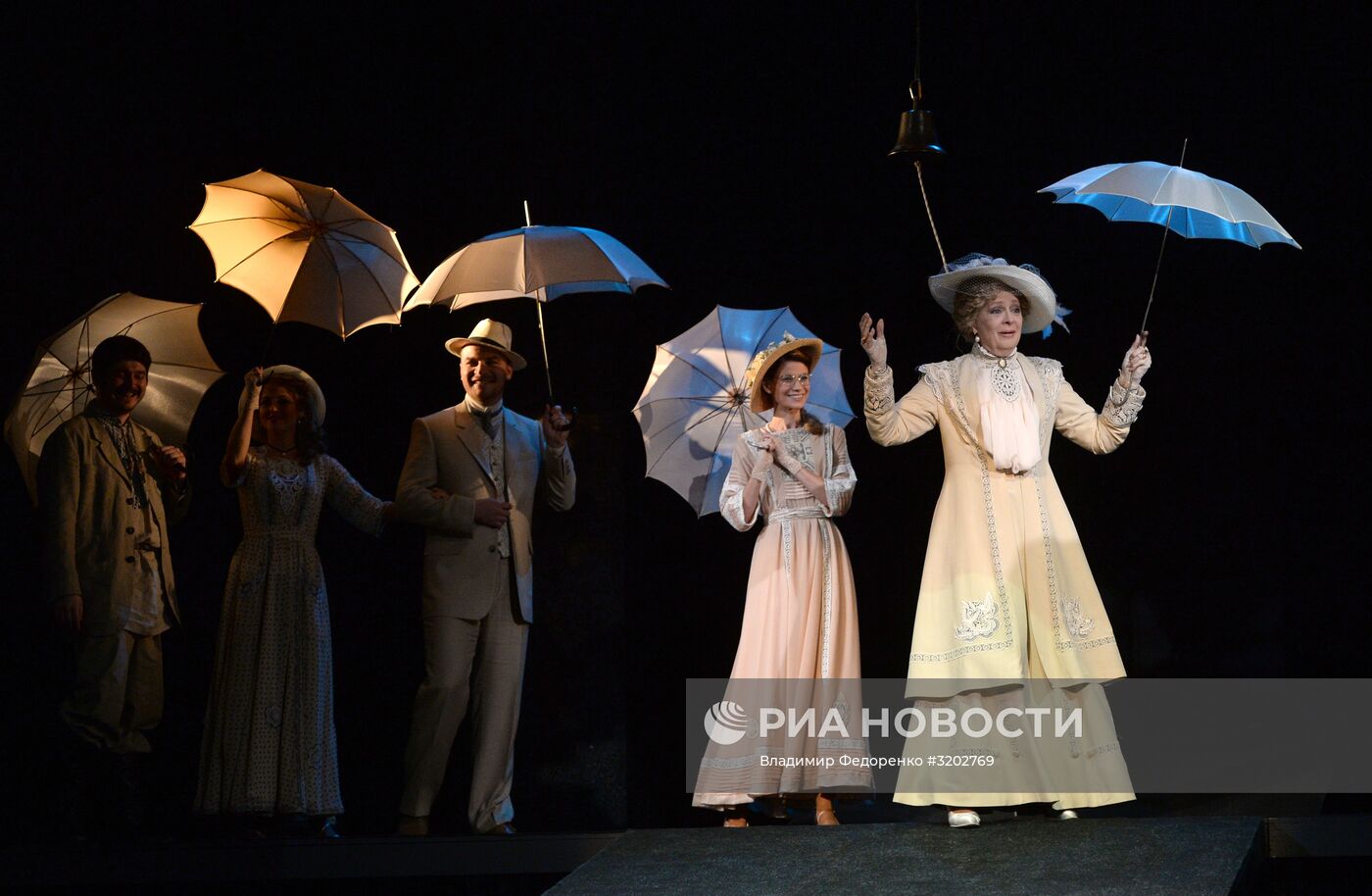 Предпремьерный показ спектакля "Идиот" в театре им. Моссовета