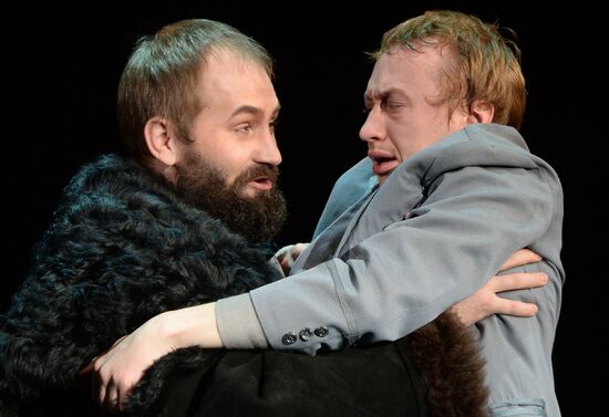 Предпремьерный показ спектакля "Идиот" в театре им. Моссовета