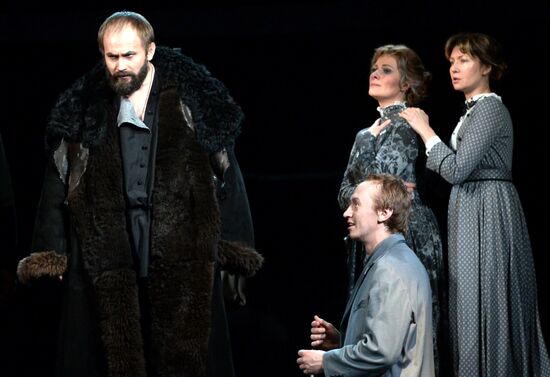 Предпремьерный показ спектакля "Идиот" в театре им. Моссовета