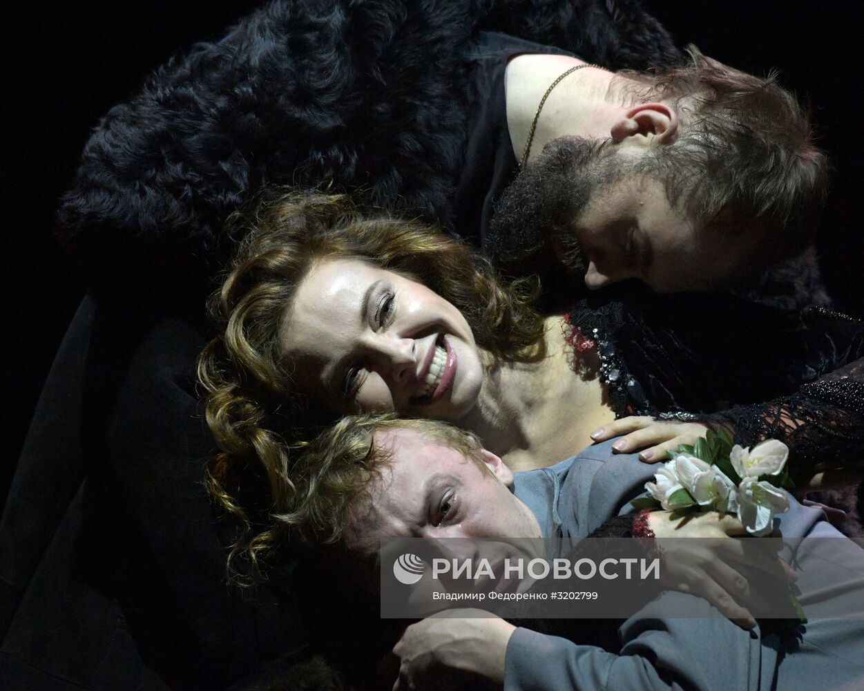 Предпремьерный показ спектакля "Идиот" в театре им. Моссовета