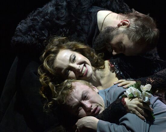 Предпремьерный показ спектакля "Идиот" в театре им. Моссовета